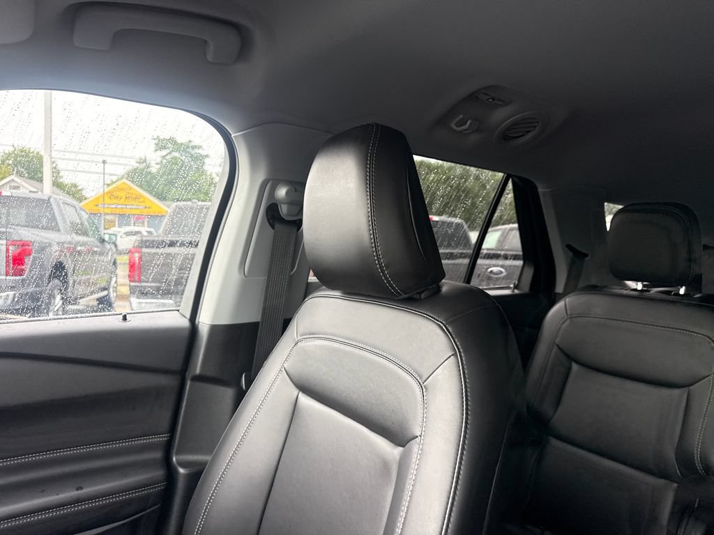 Used 2024 Ford Explorer XLT w/ Equipment Group 202A AWD/4WD image 40