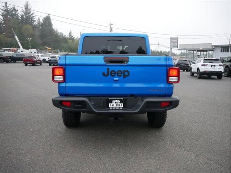 New 2025 Jeep Gladiator Sport image 4