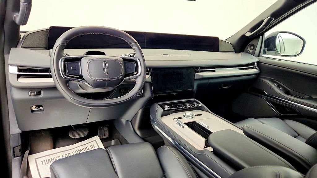 Used 2025 Lincoln Navigator Reserve w/ Jet Appearance Package image 13