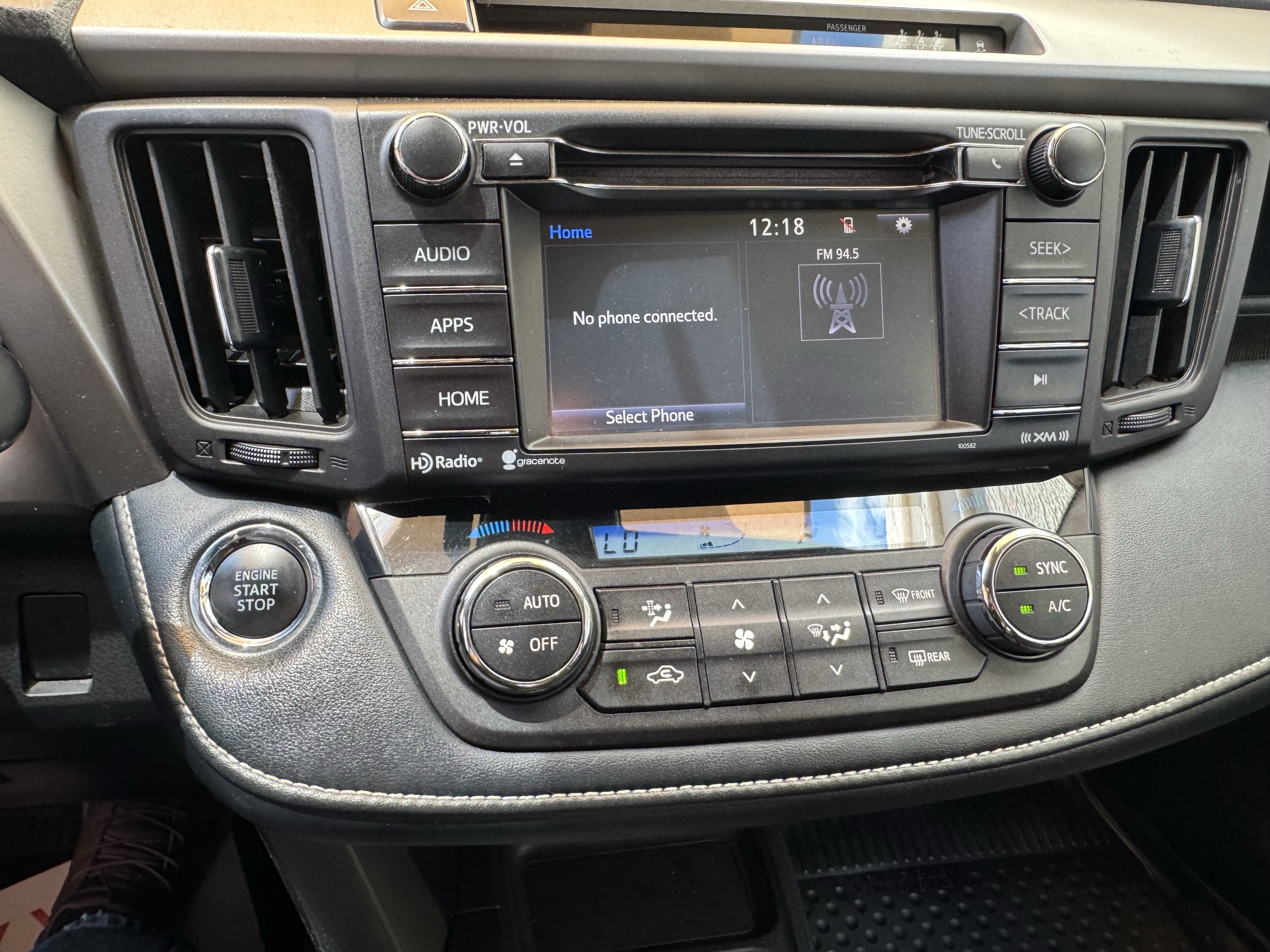 Used 2018 Toyota RAV4 XLE AWD/4WD image 19