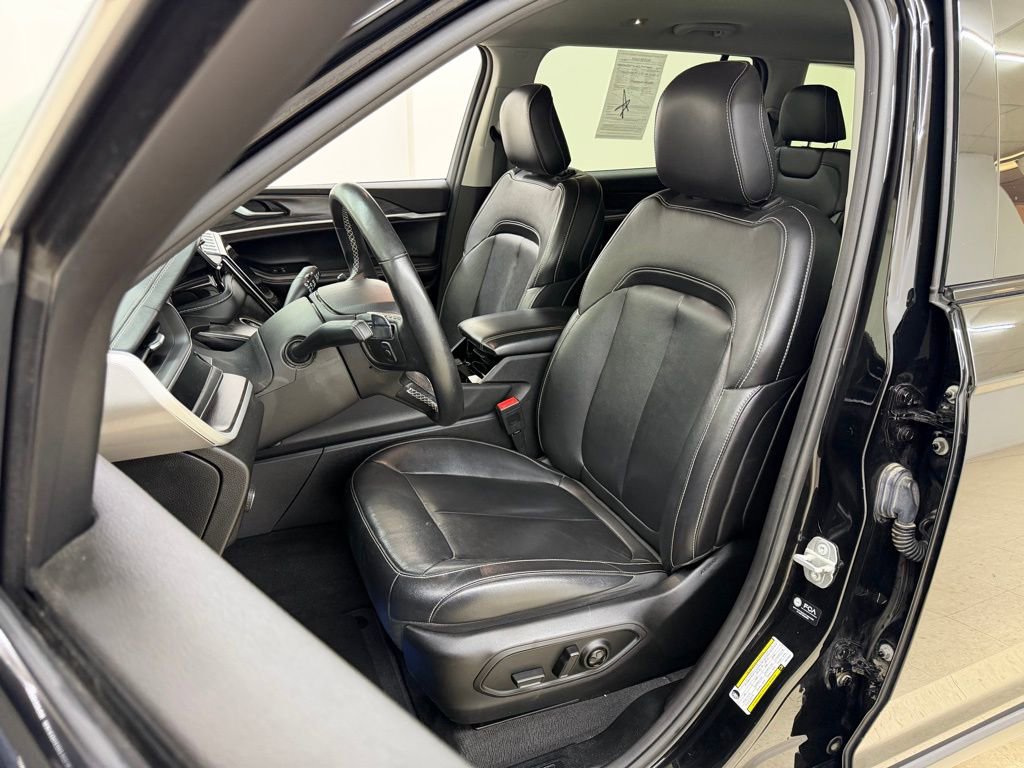Used 2022 Jeep Grand Cherokee L Limited AWD/4WD image 23