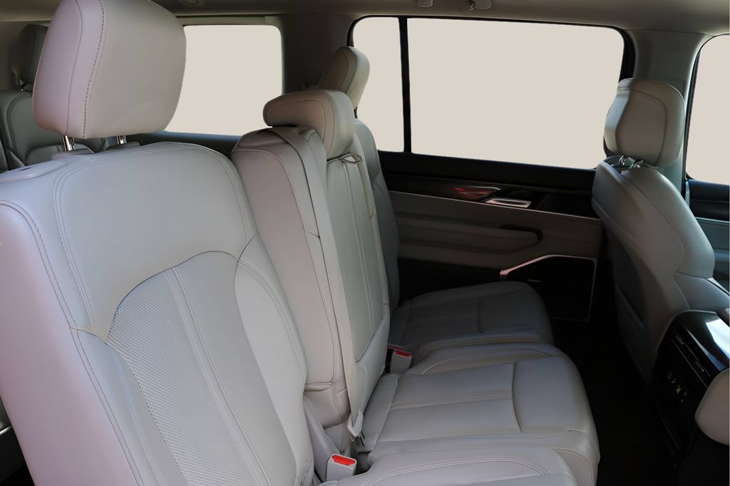 Used 2024 Jeep Wagoneer 2WD w/ Premium Group I image 21