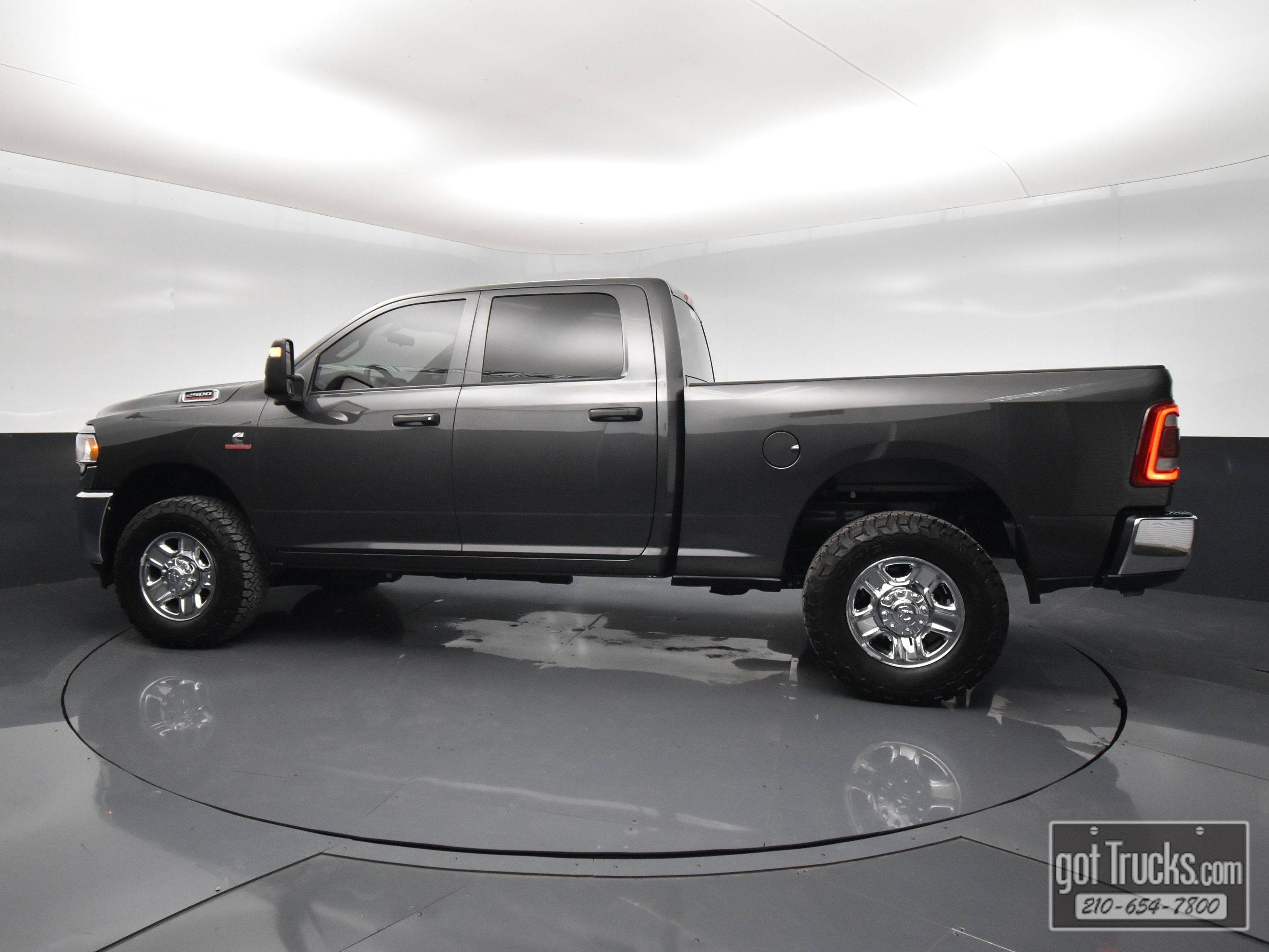 Used 2024 RAM 2500 Tradesman w/ Chrome Appearance Group AWD/4WD image 3