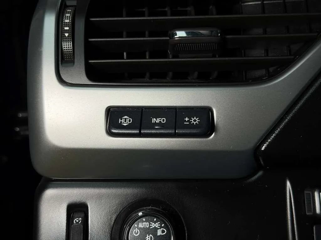 Used 2016 Chevrolet Suburban LTZ RWD image 13