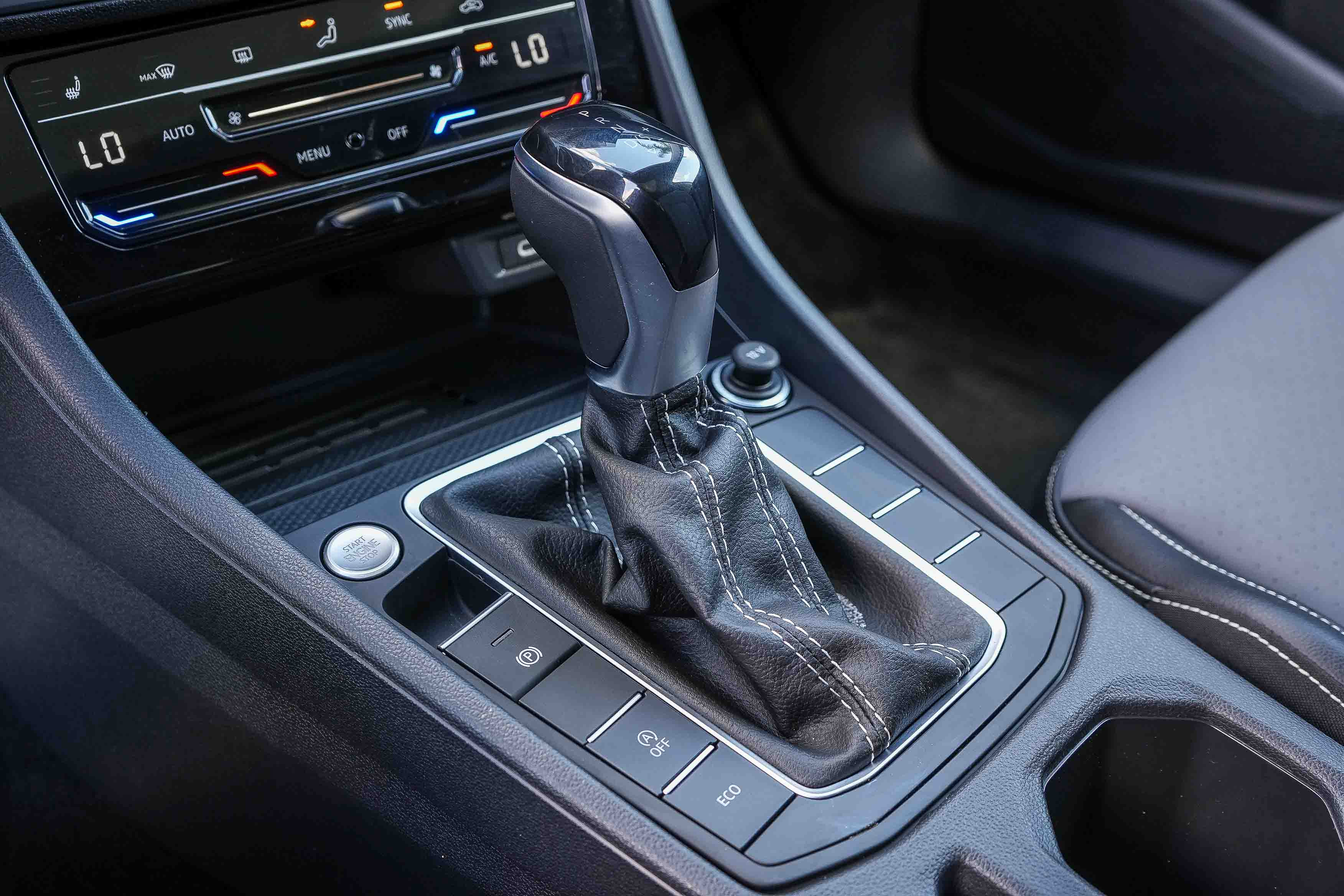 Used 2026 Volkswagen Jetta SE FWD image 23