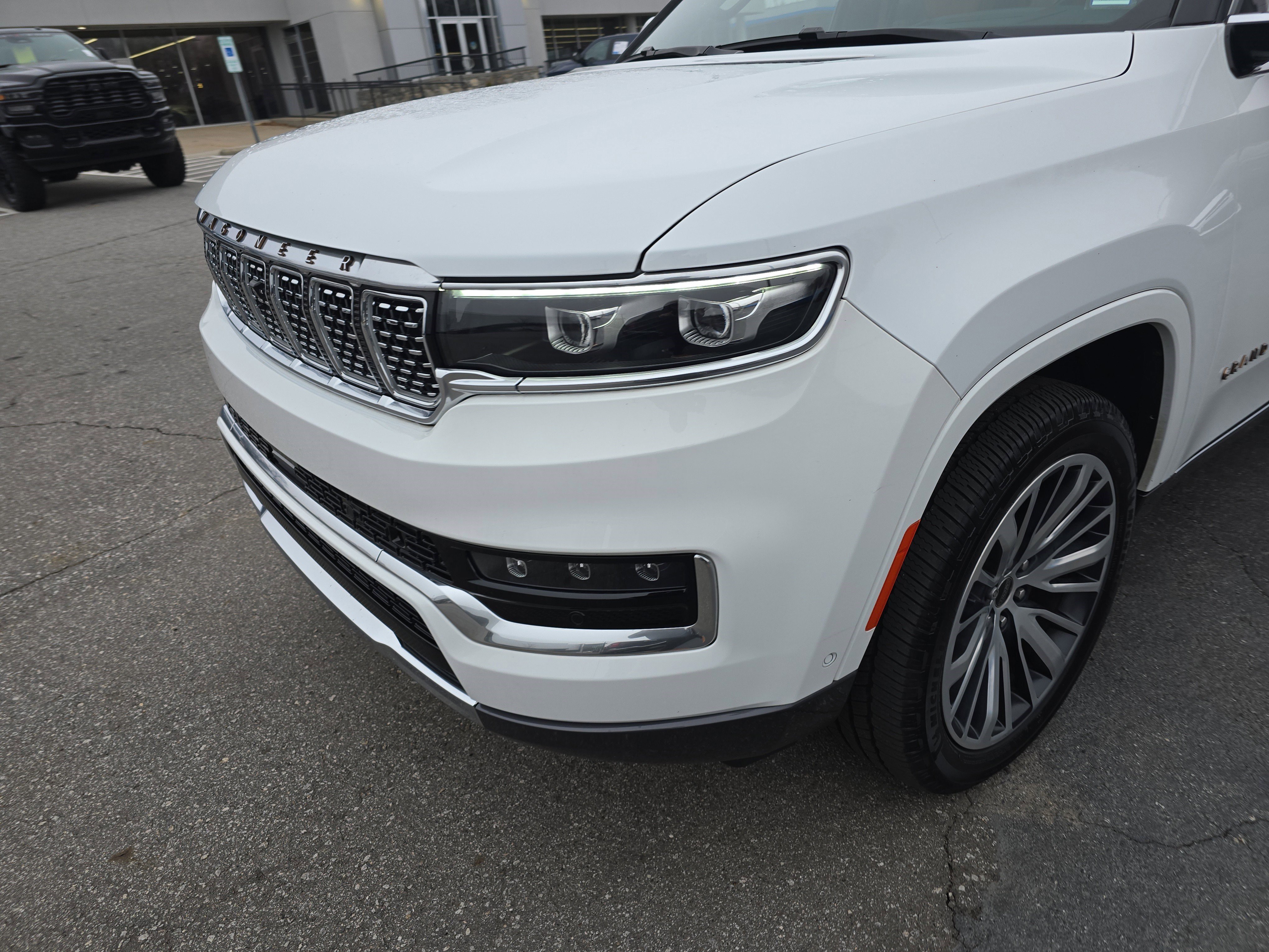 Used 2022 Jeep Grand Wagoneer Series III image 10