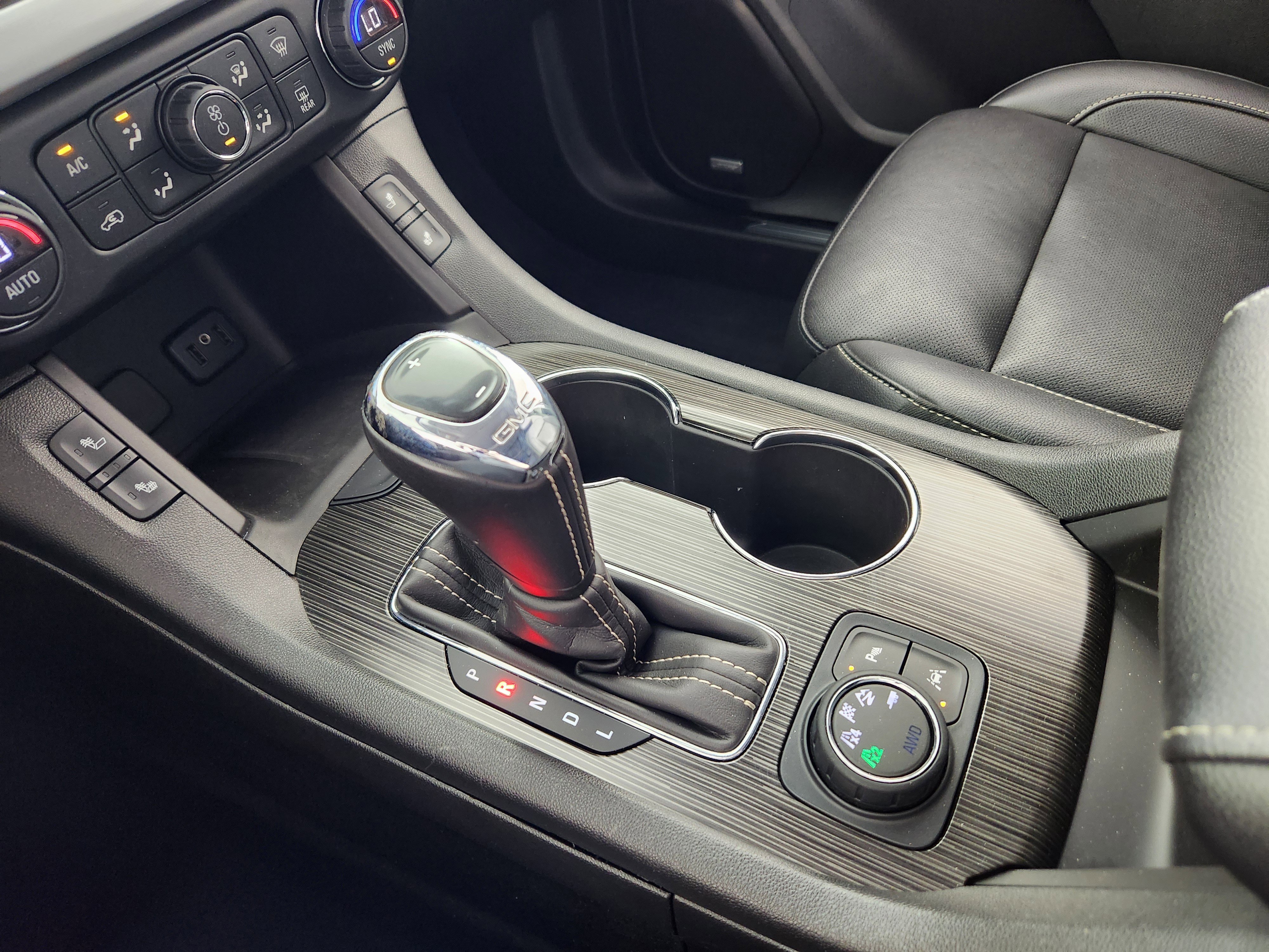 Used 2019 GMC Acadia SLT w/ LPO, Floor Liner Package image 25