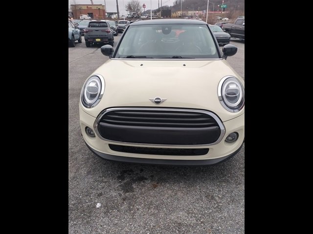 Used 2021 MINI Cooper 2-Door Hardtop w/ Driver Assistance Package image 1