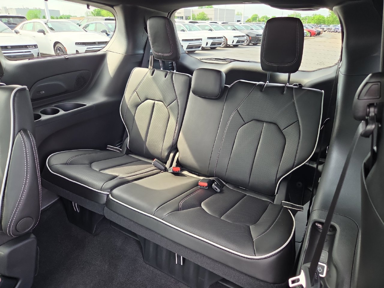 New 2027 Chrysler Pacifica Limited w/ Family Tech Group FWD image 15