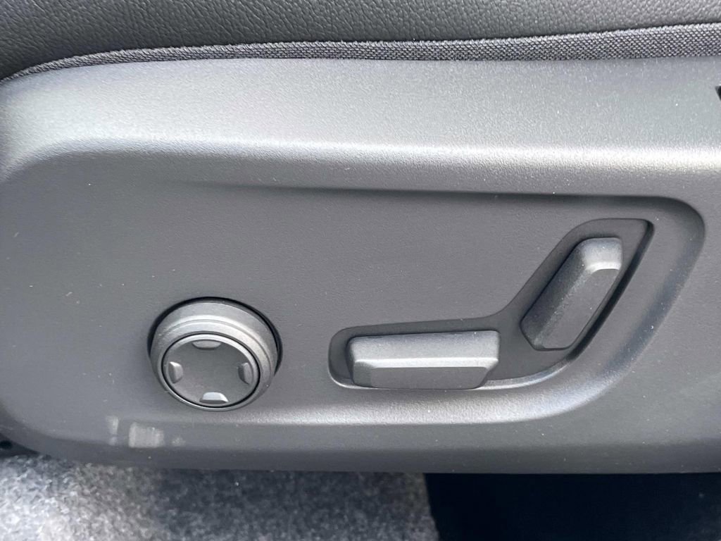 New 2026 Volvo XC40 B5 Plus w/ Protection Package Premier image 20