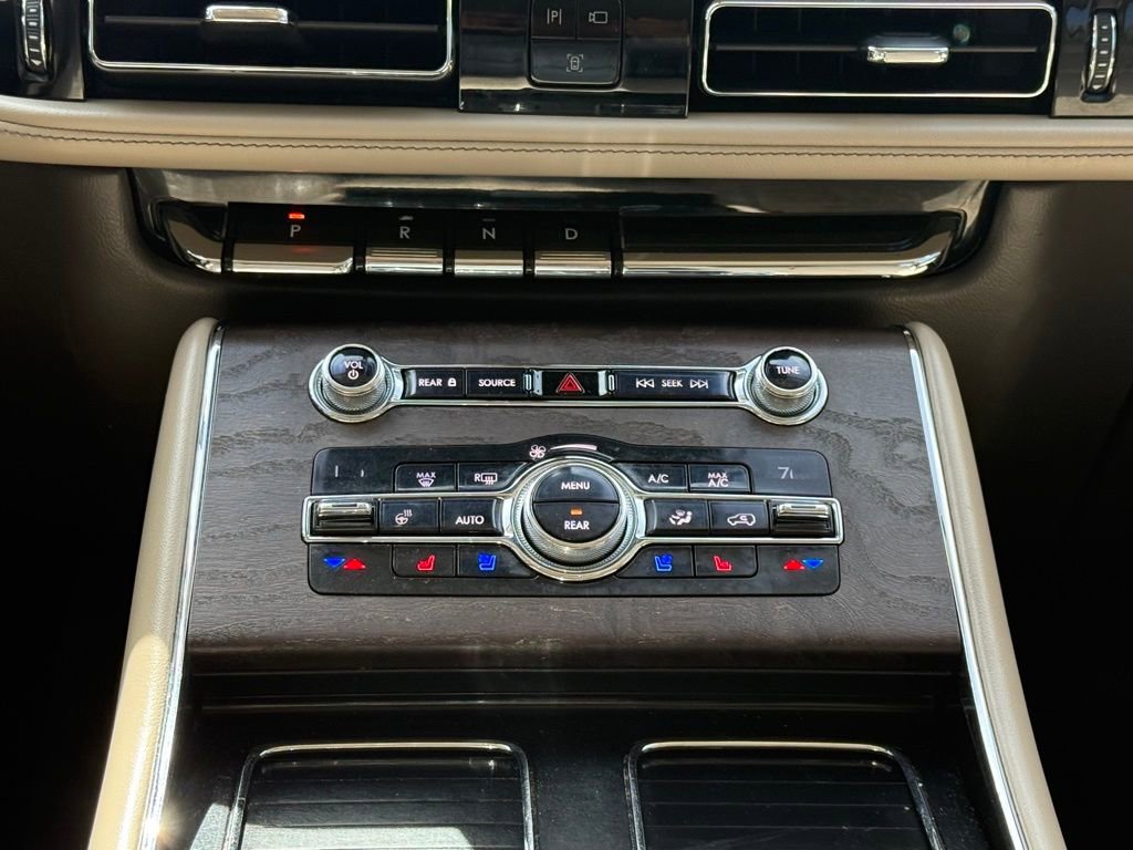 Used 2020 Lincoln Aviator Reserve w/ Equipment Group 202A image 13