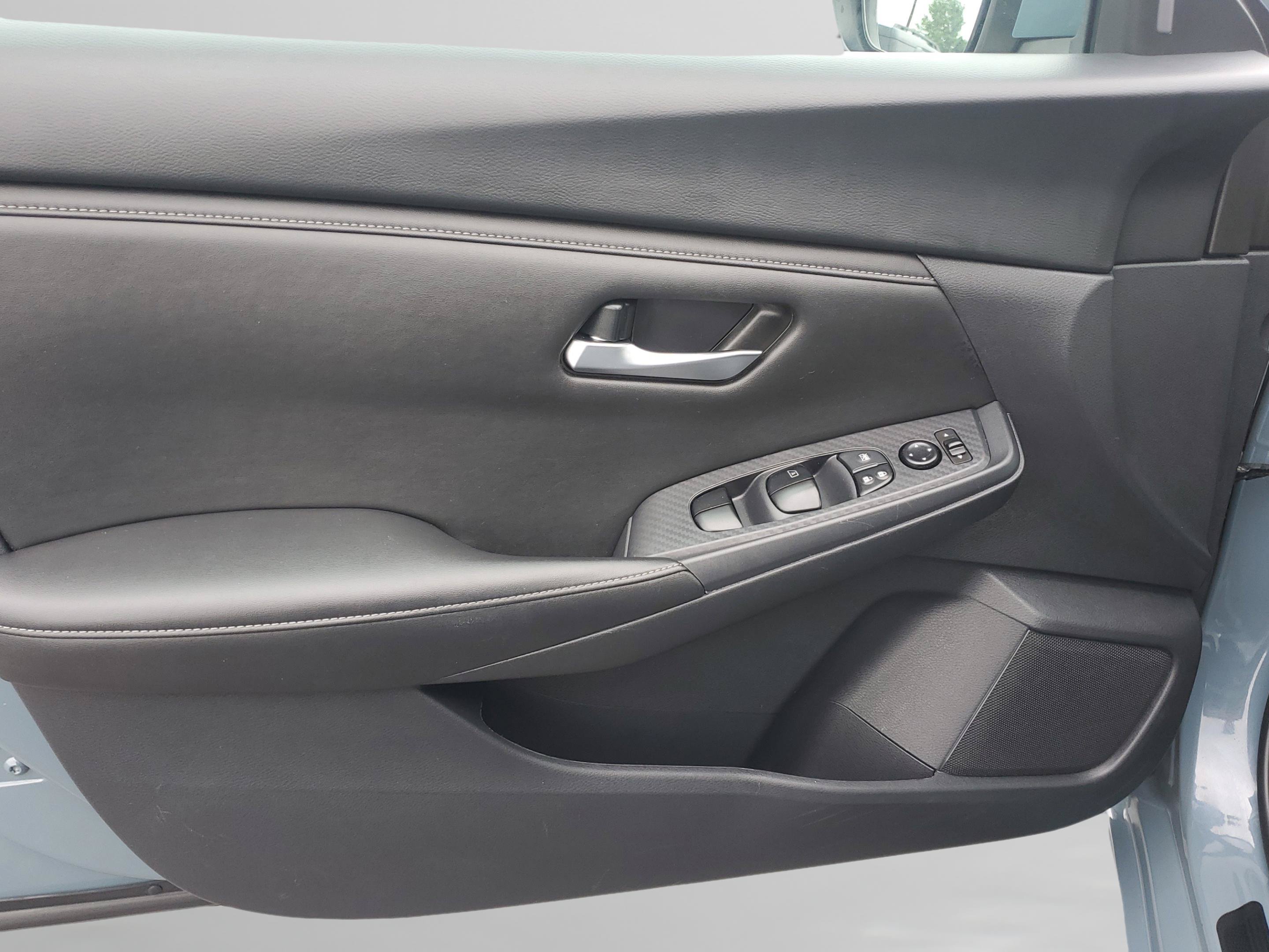 Used 2024 Nissan Sentra SV FWD image 17