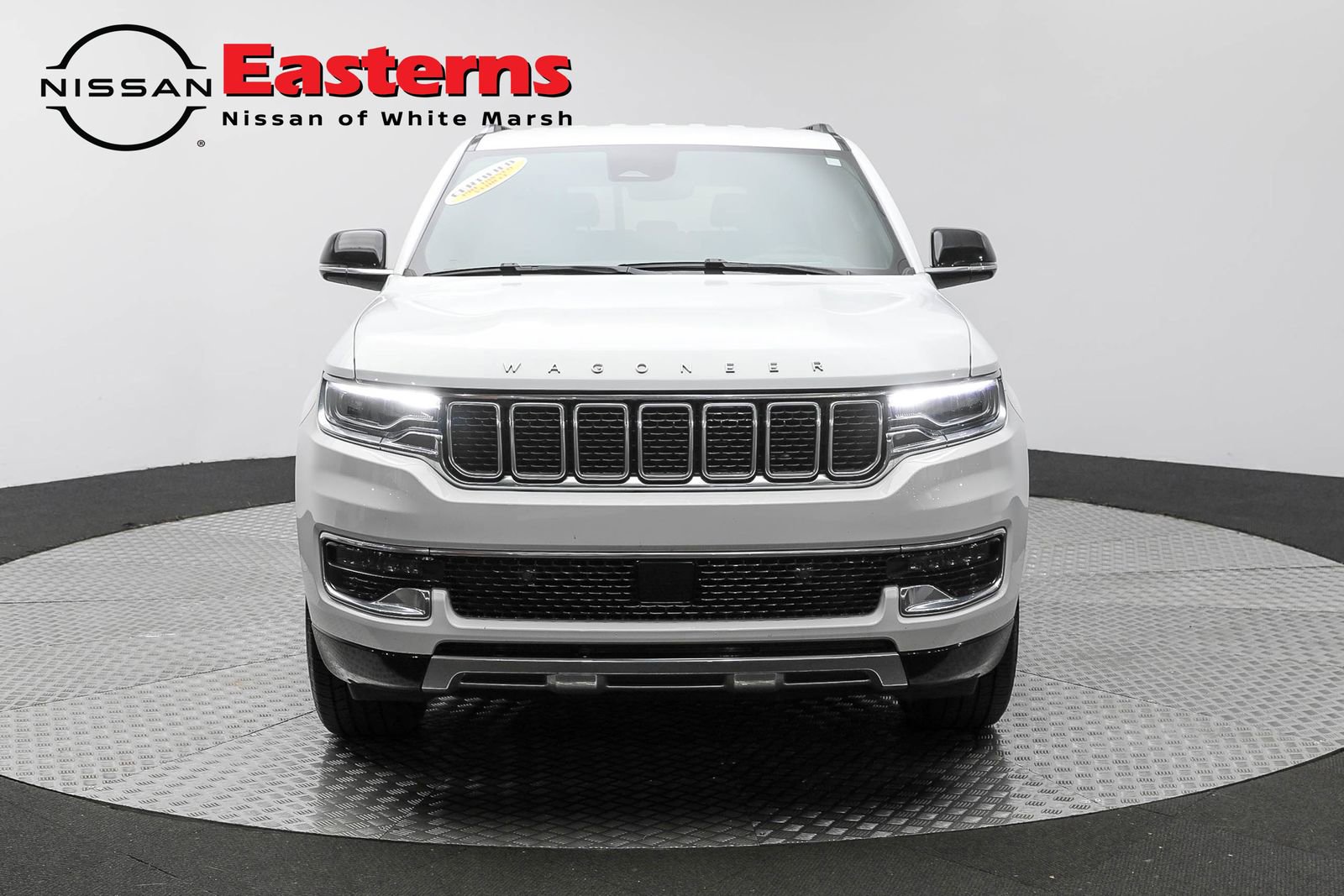 Used 2023 Jeep Wagoneer Series III w/ Preferred Equipment Group image 2