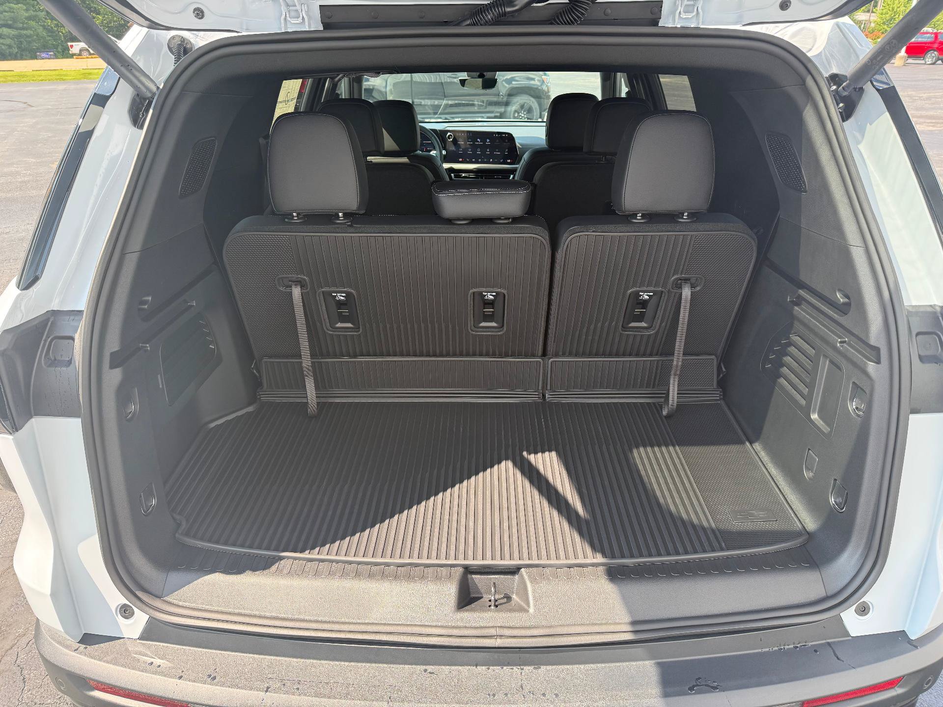 New 2026 Chevrolet Traverse LT w/ Midnight/Sport Edition FWD image 10