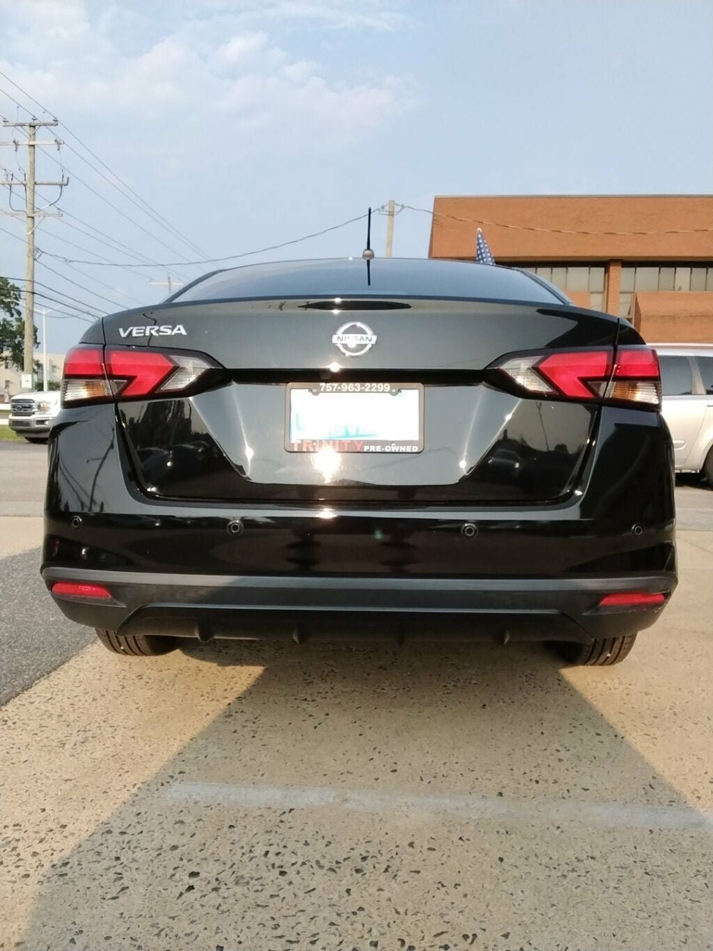 Used 2021 Nissan Versa S FWD image 3