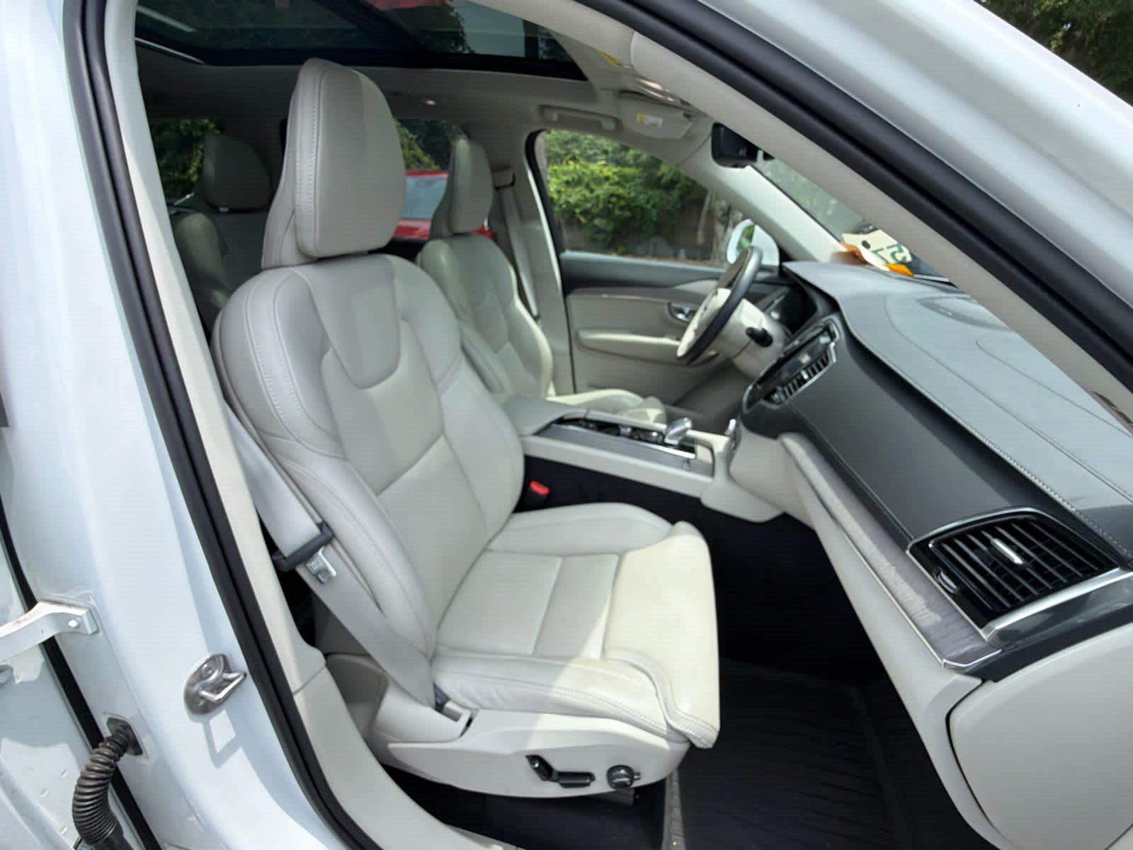Used 2024 Volvo XC90 T8 Ultimate w/ Protection Package Premier AWD/4WD image 19