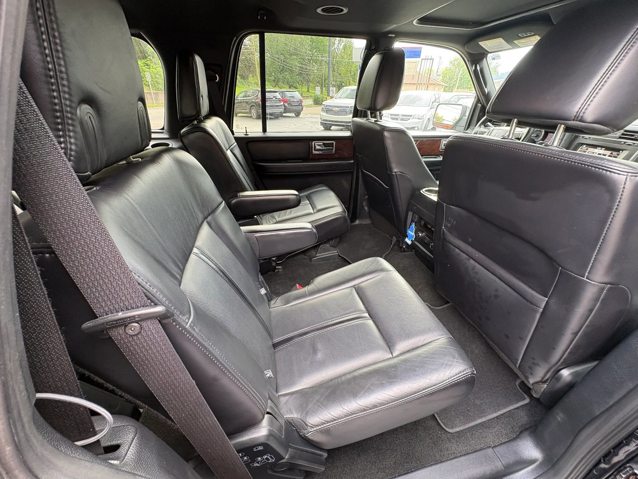 Used 2016 Lincoln Navigator Select image 19