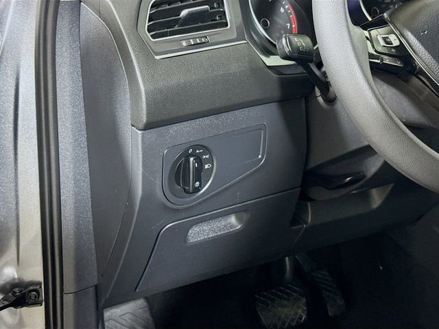 Used 2021 Volkswagen Tiguan S image 8