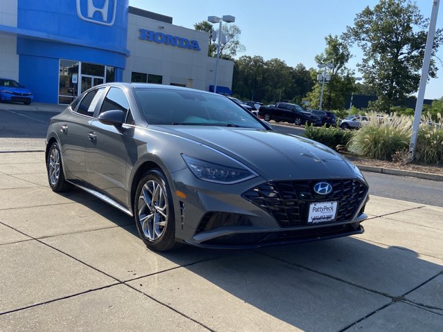 Used 2023 Hyundai Sonata SEL FWD image 2
