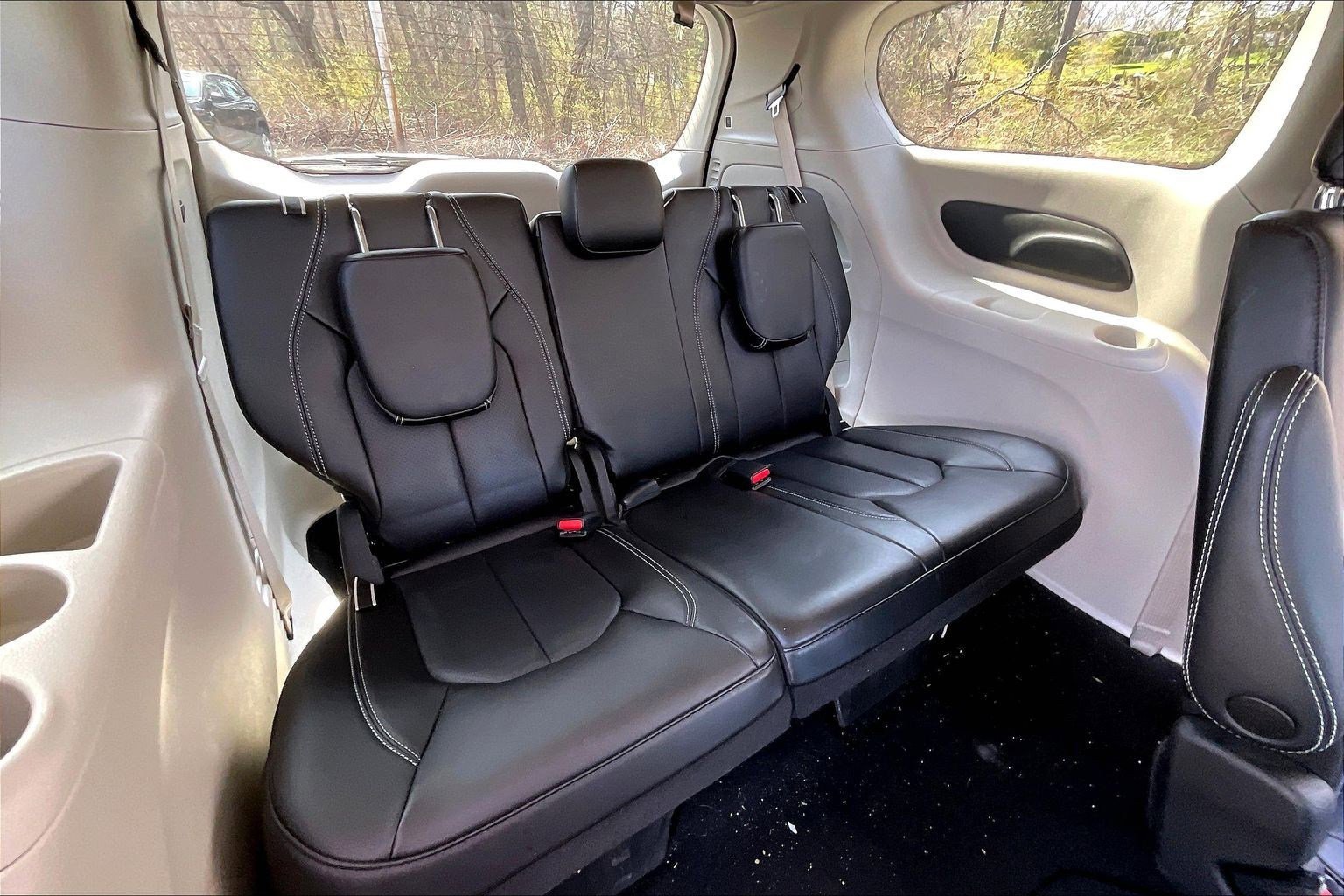 Used 2023 Chrysler Pacifica Touring-L image 25