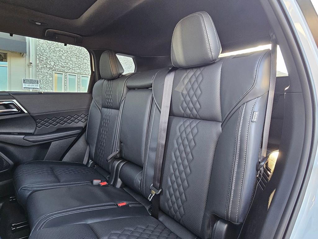 New 2025 Mitsubishi Outlander SEL Black Edition image 14
