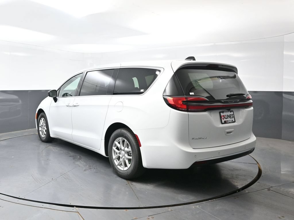 New 2027 Chrysler Pacifica Select w/ Family Tech Group FWD image 7