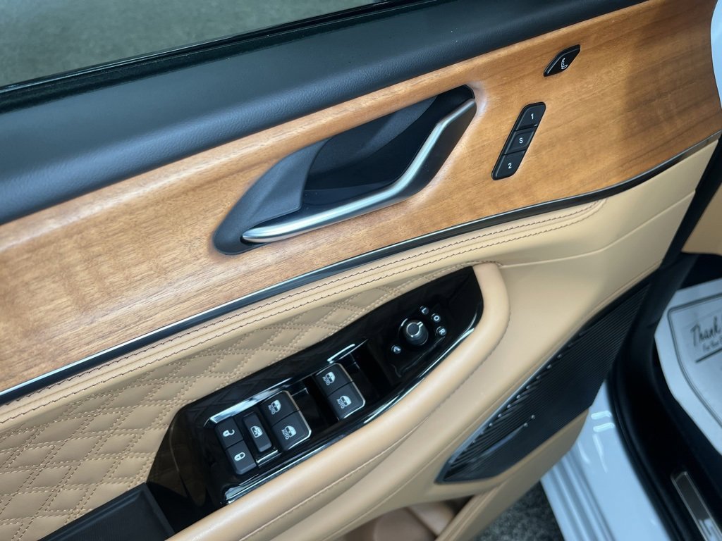 Used 2024 Jeep Grand Cherokee L Summit image 17