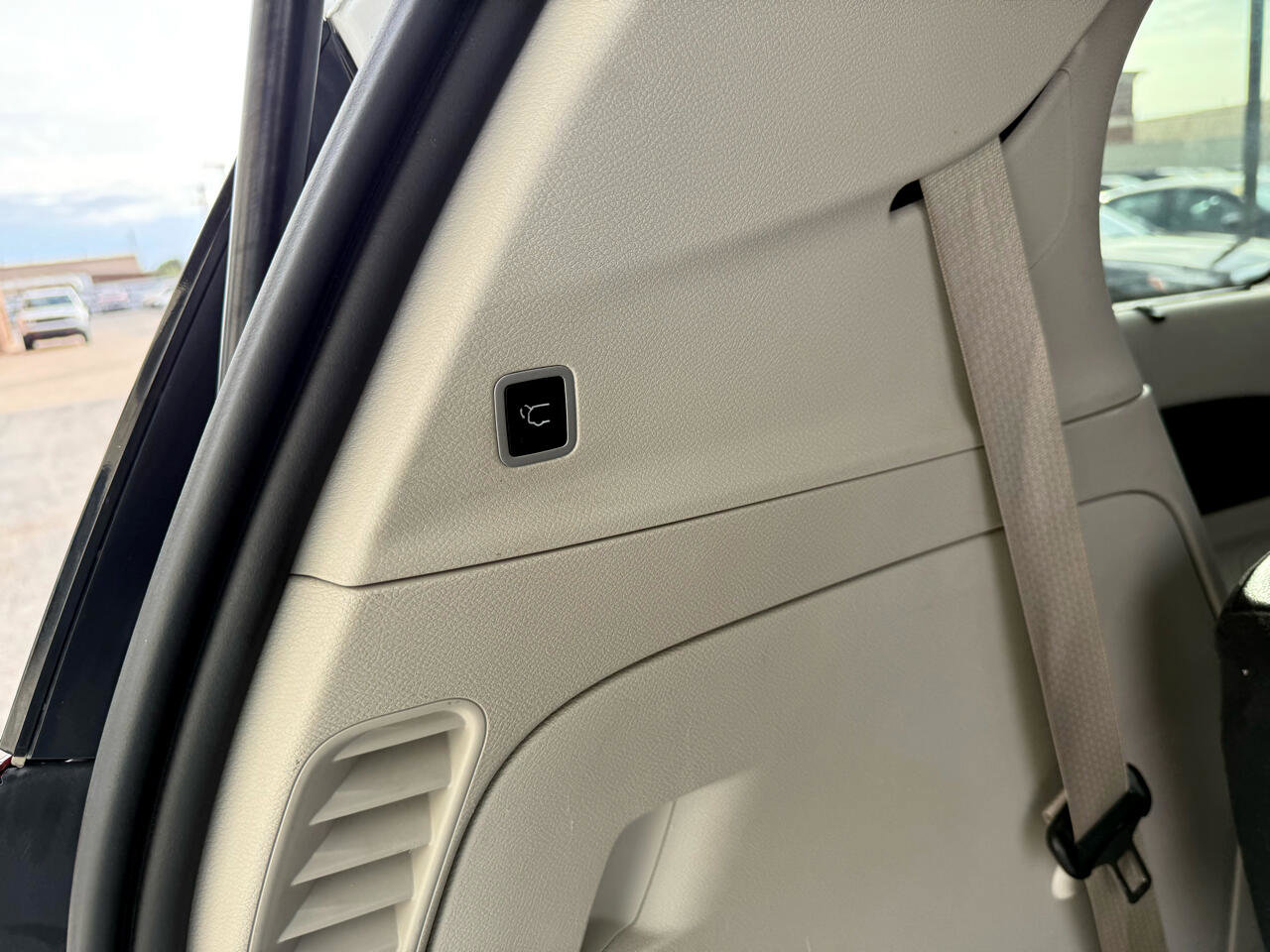 Used 2021 Chrysler Pacifica Touring-L image 9