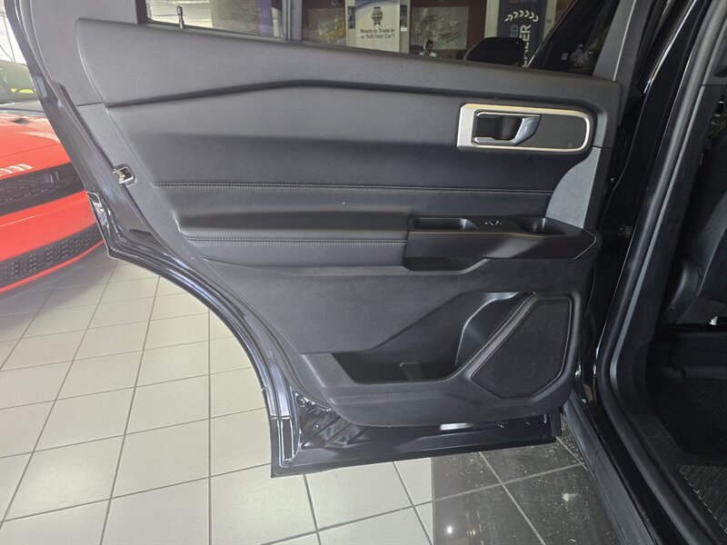 Used 2020 Ford Explorer XLT w/ Equipment Group 202A AWD/4WD image 10