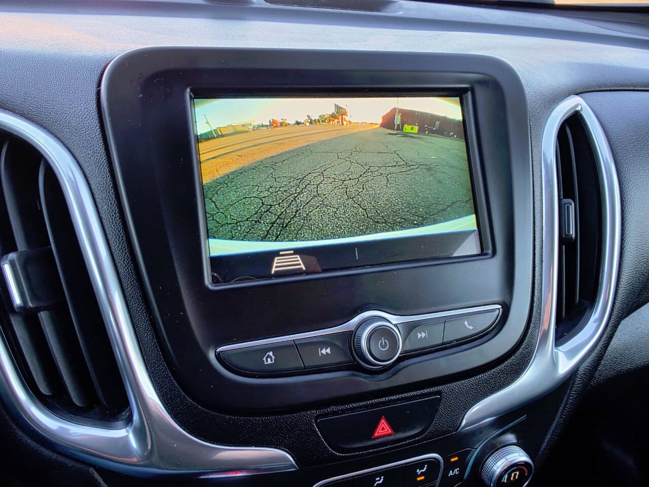 Used 2019 Chevrolet Equinox LT w/ Driver Convenience Package FWD image 28