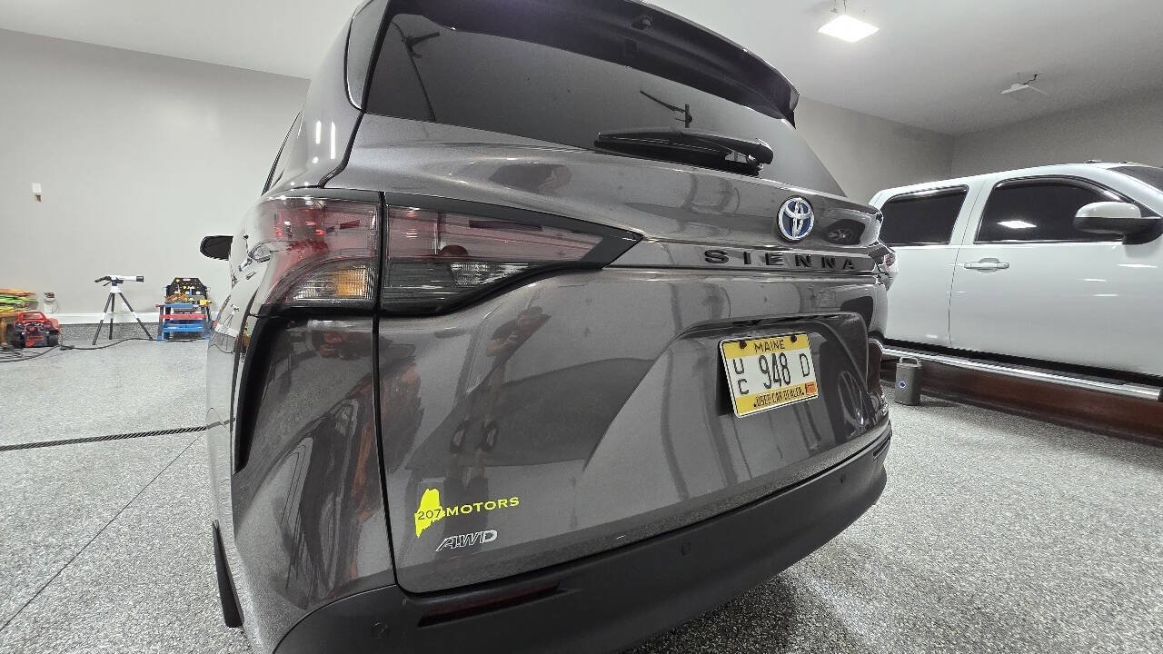 Used 2024 Toyota Sienna XLE w/ XLE Plus Package AWD/4WD image 17