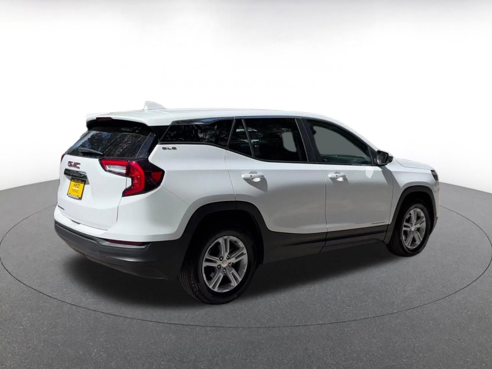 Used 2024 GMC Terrain SLE FWD image 22