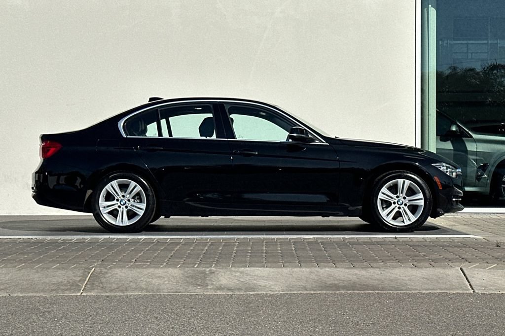 Used 2018 BMW 330i Sedan w/ Premium Package RWD image 2
