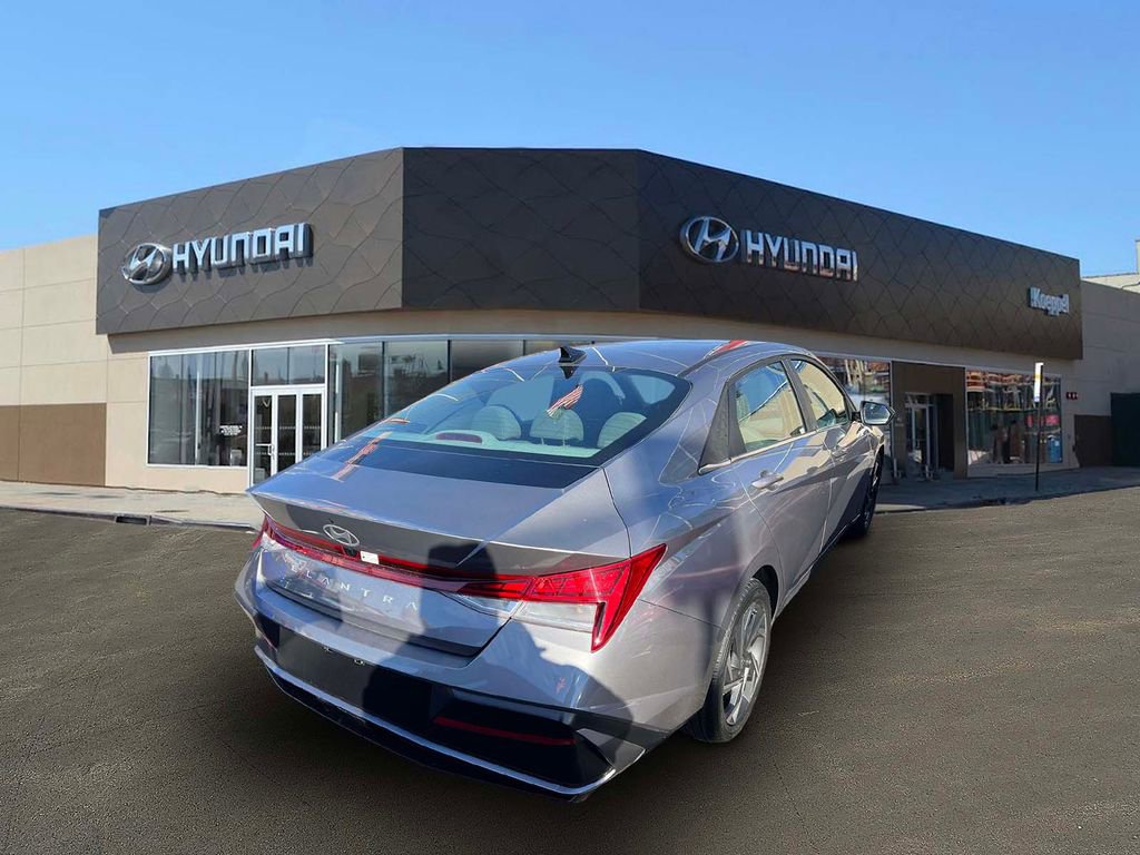 Certified 2024 Hyundai Elantra SEL w/ Convenience Package image 5