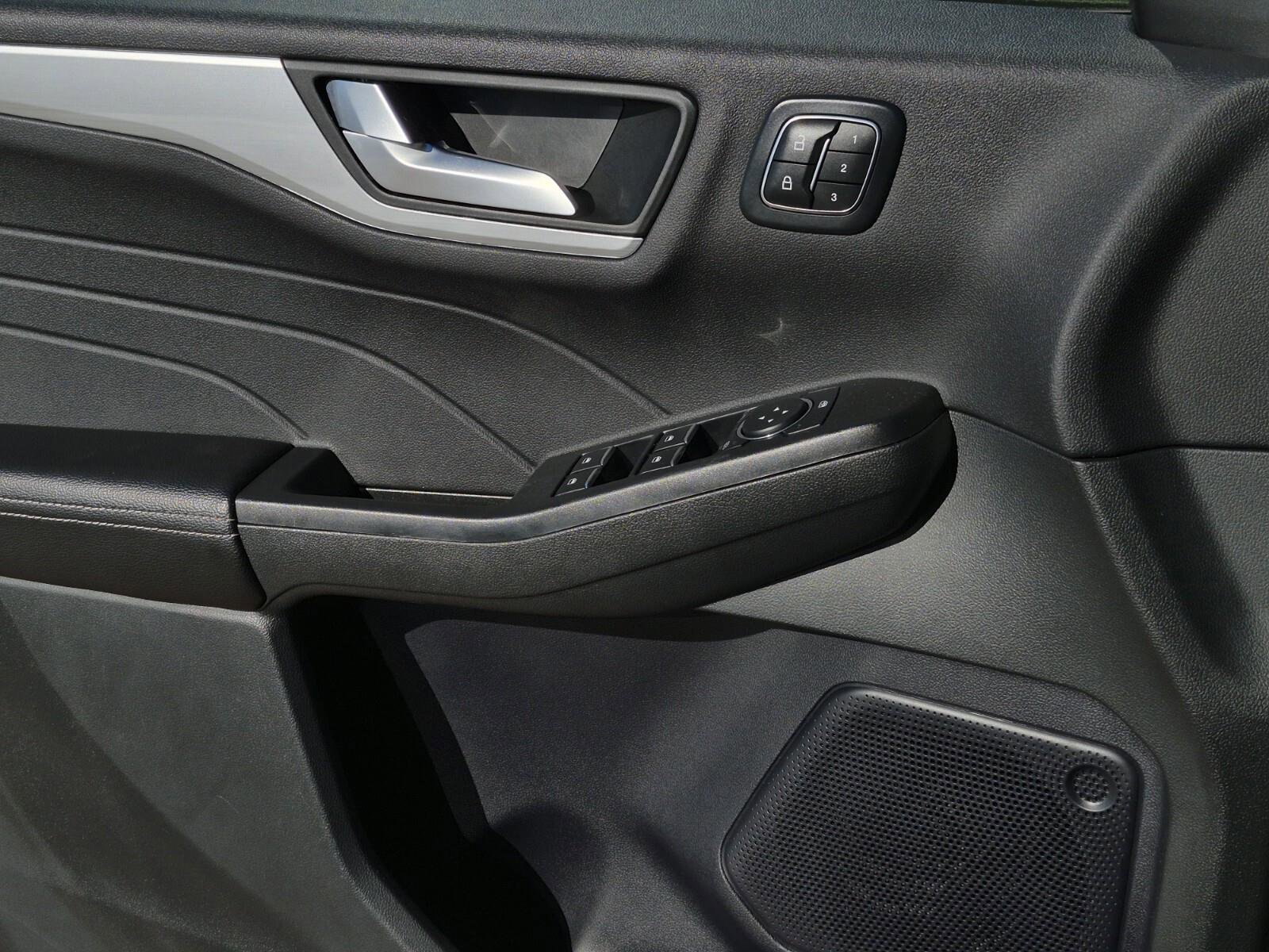 Used 2024 Ford Escape Platinum image 25