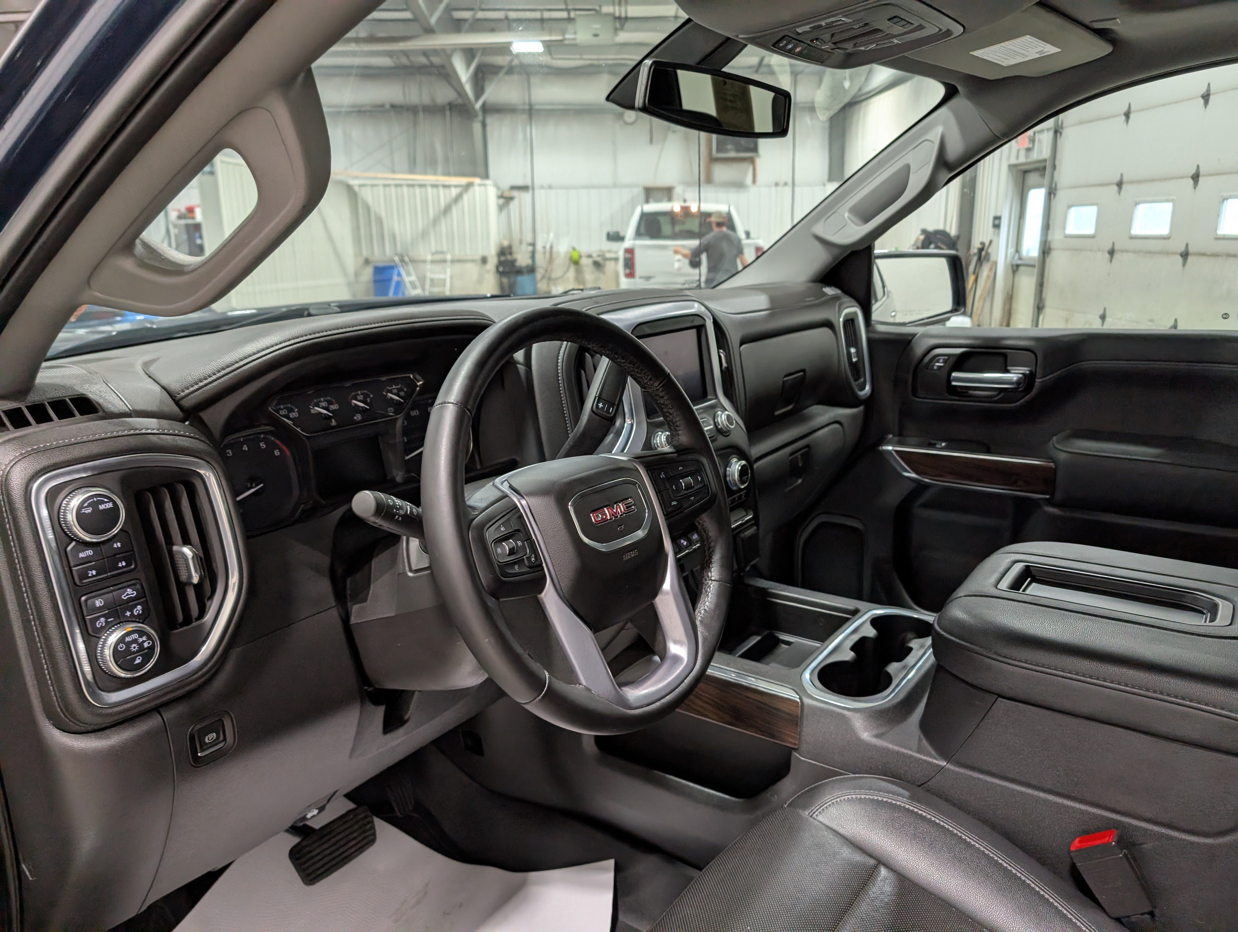 Used 2022 GMC Sierra 1500 SLT w/ SLT Premium Package AWD/4WD image 16