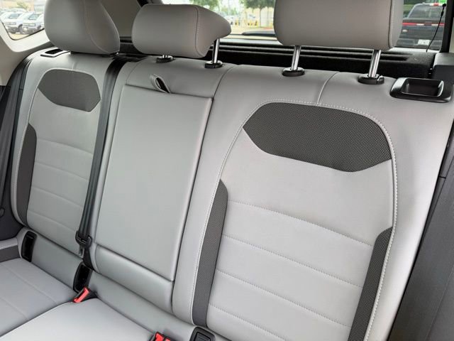 Used 2022 Volkswagen Taos SE FWD image 19