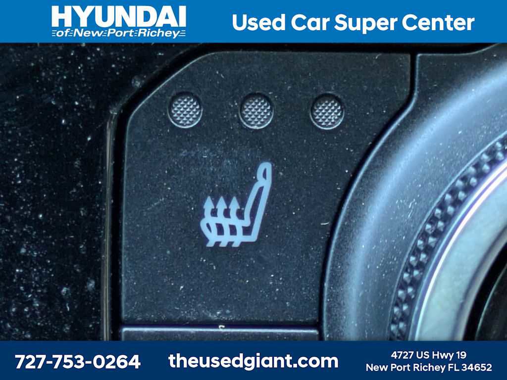 Used 2020 Toyota Highlander XLE FWD image 30