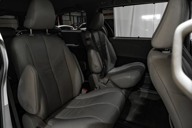 Used 2012 Toyota Sienna XLE FWD image 37