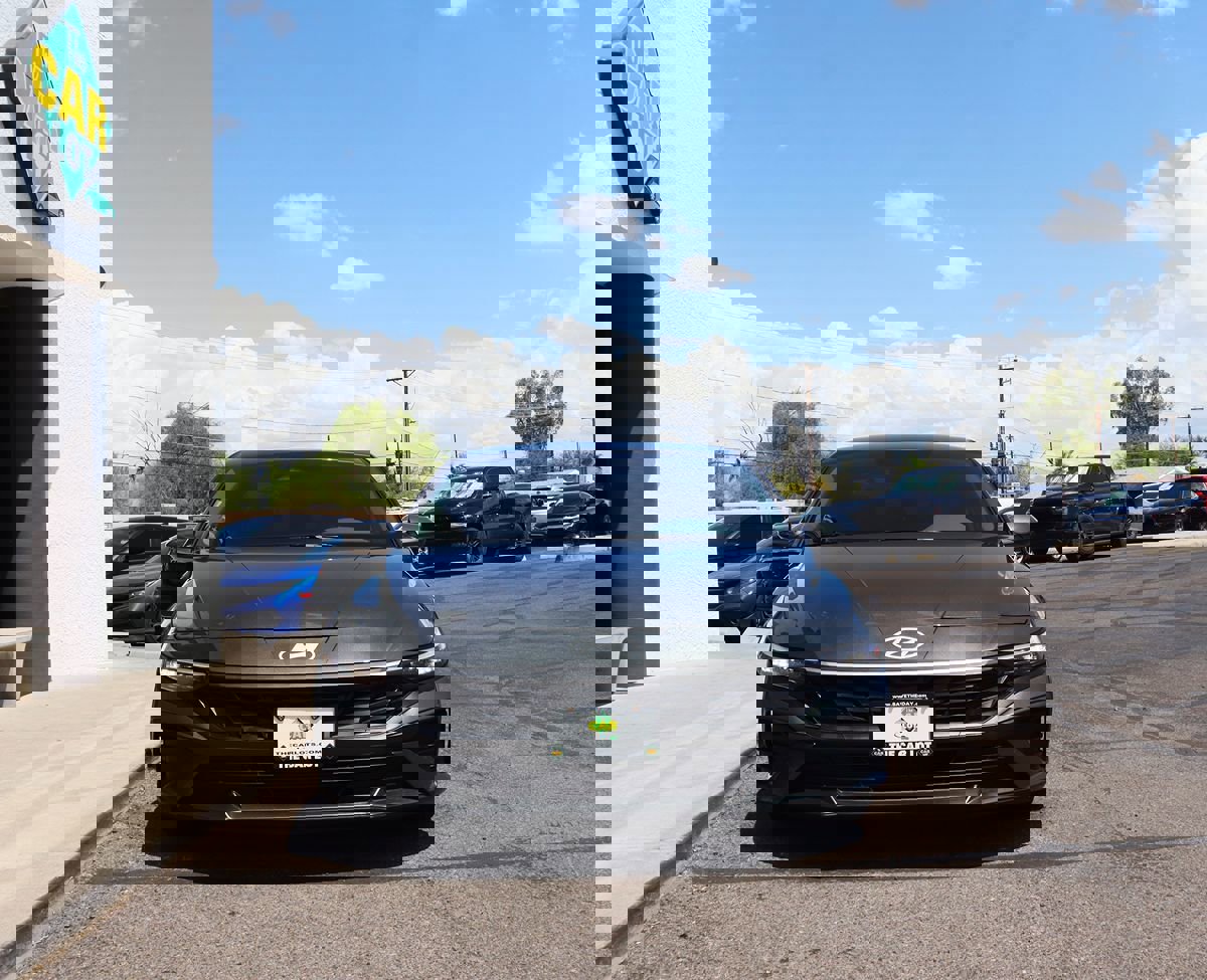 Used 2024 Hyundai Elantra SE image 16