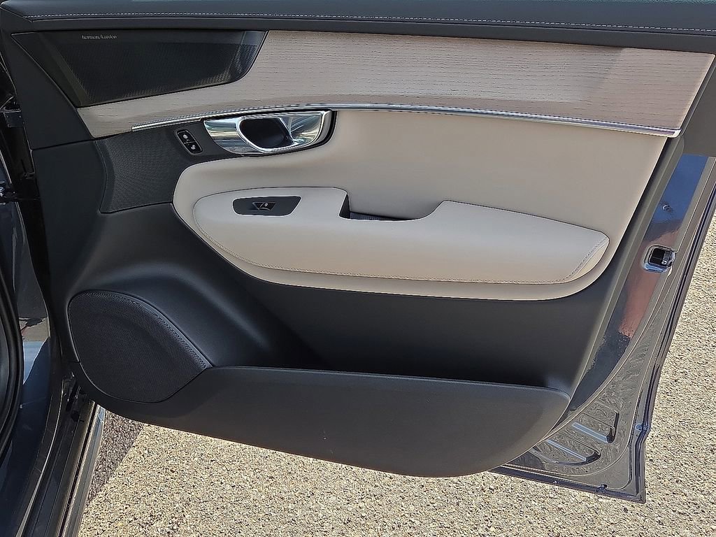 New 2026 Volvo XC90 B6 Plus w/ Protection Package Premier AWD/4WD image 13