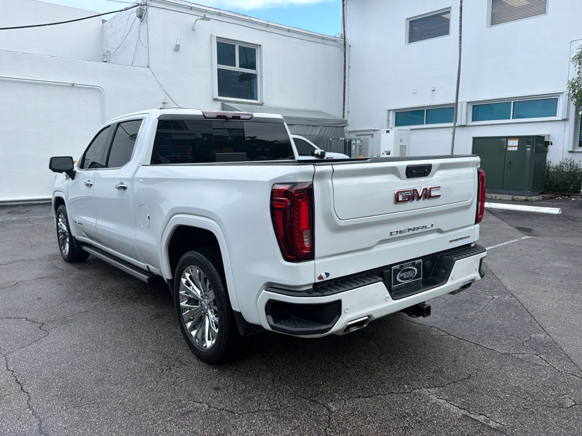 Used 2023 GMC Sierra 1500 Denali AWD/4WD image 3