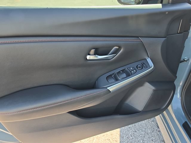 Certified 2025 Nissan Sentra SR FWD image 17