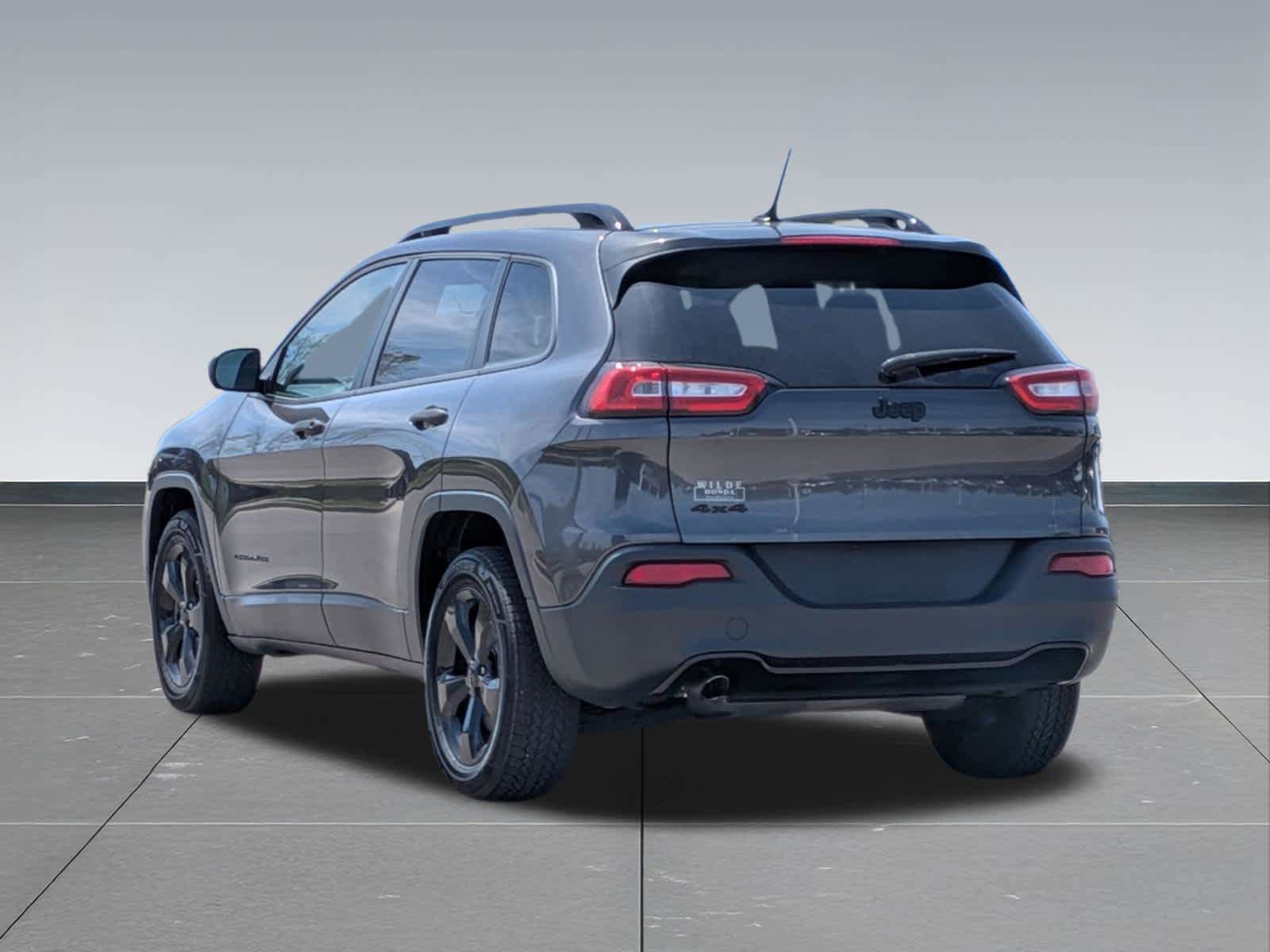 Used 2016 Jeep Cherokee Sport w/ Cold Weather Group AWD/4WD image 3