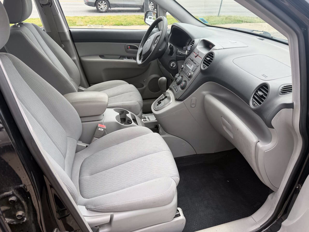 Used 2007 Kia Rondo LX w/ Convenience Pkg FWD image 11