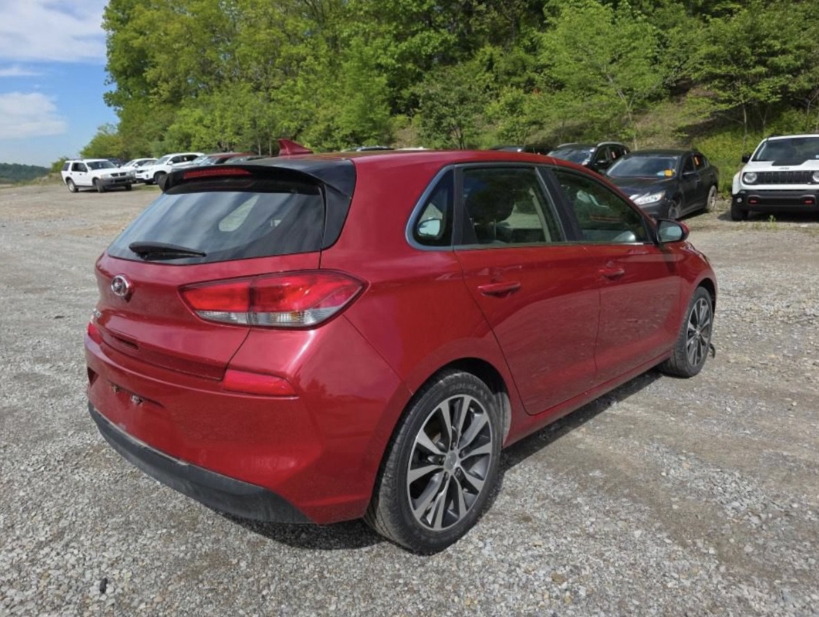 Used 2020 Hyundai Elantra GT FWD image 3
