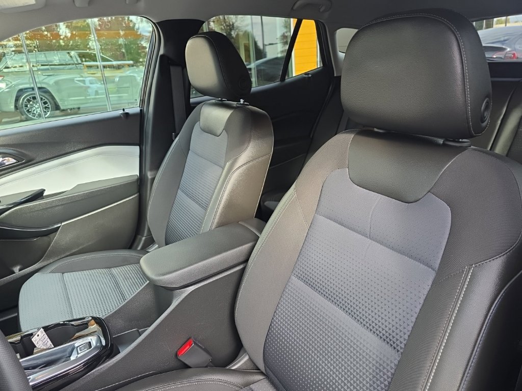 Used 2024 Chevrolet Trax LT FWD image 14