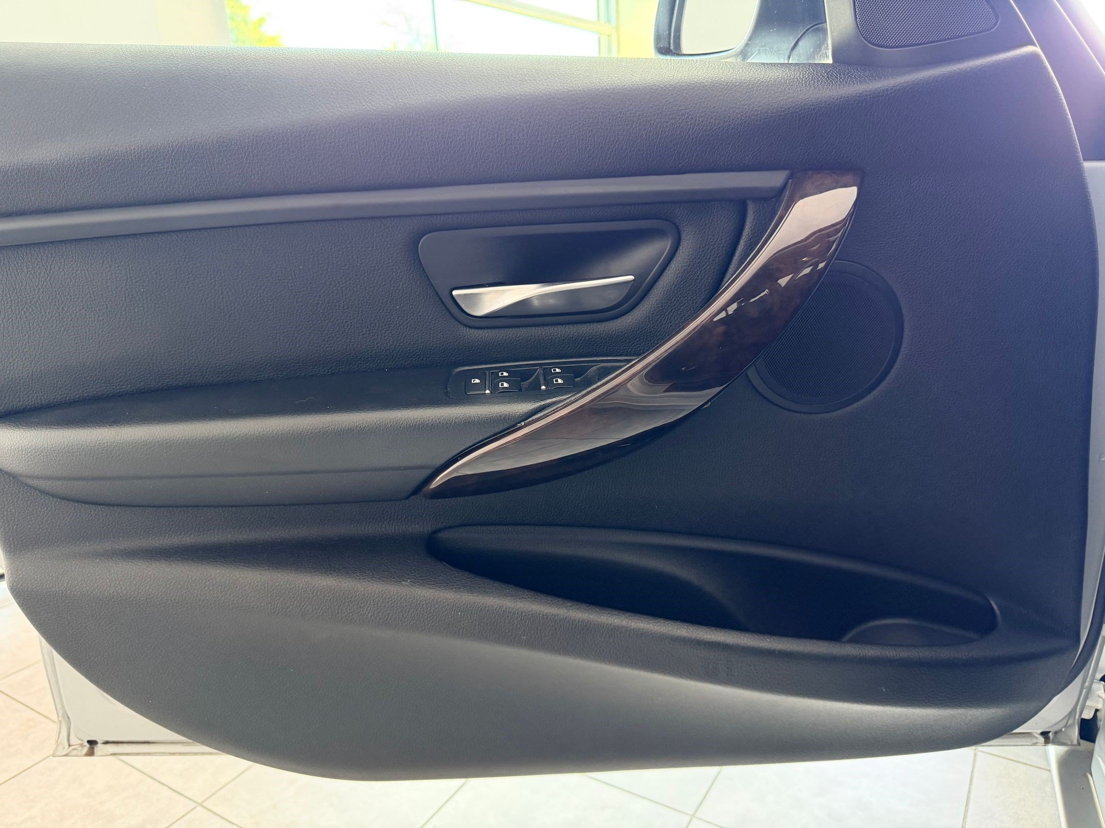 Used 2016 BMW 320i Sedan RWD image 13