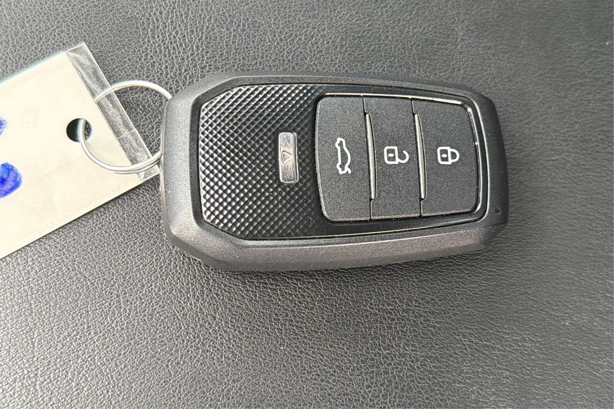 Used 2021 MAZDA MAZDA3 s image 32