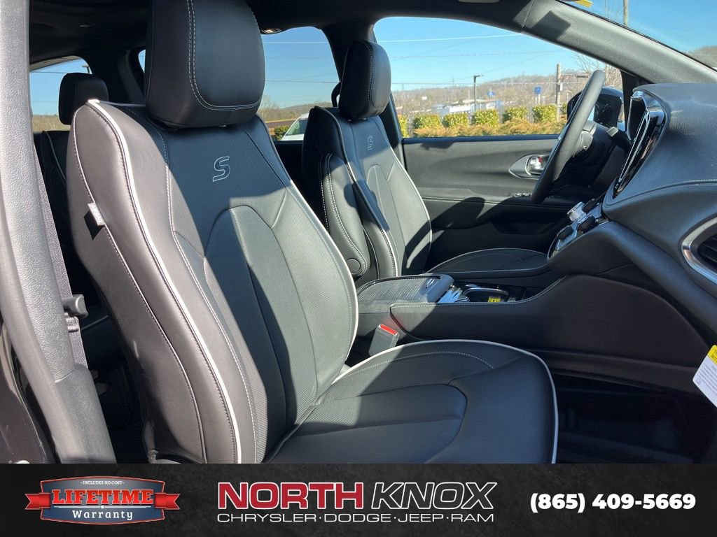 New 2026 Chrysler Pacifica Limited image 28